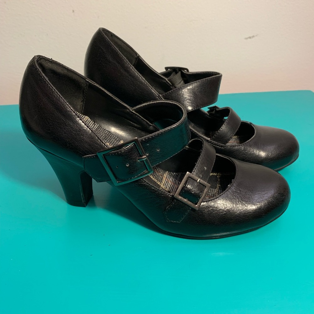 Classified Taylor Black Heels size 7
